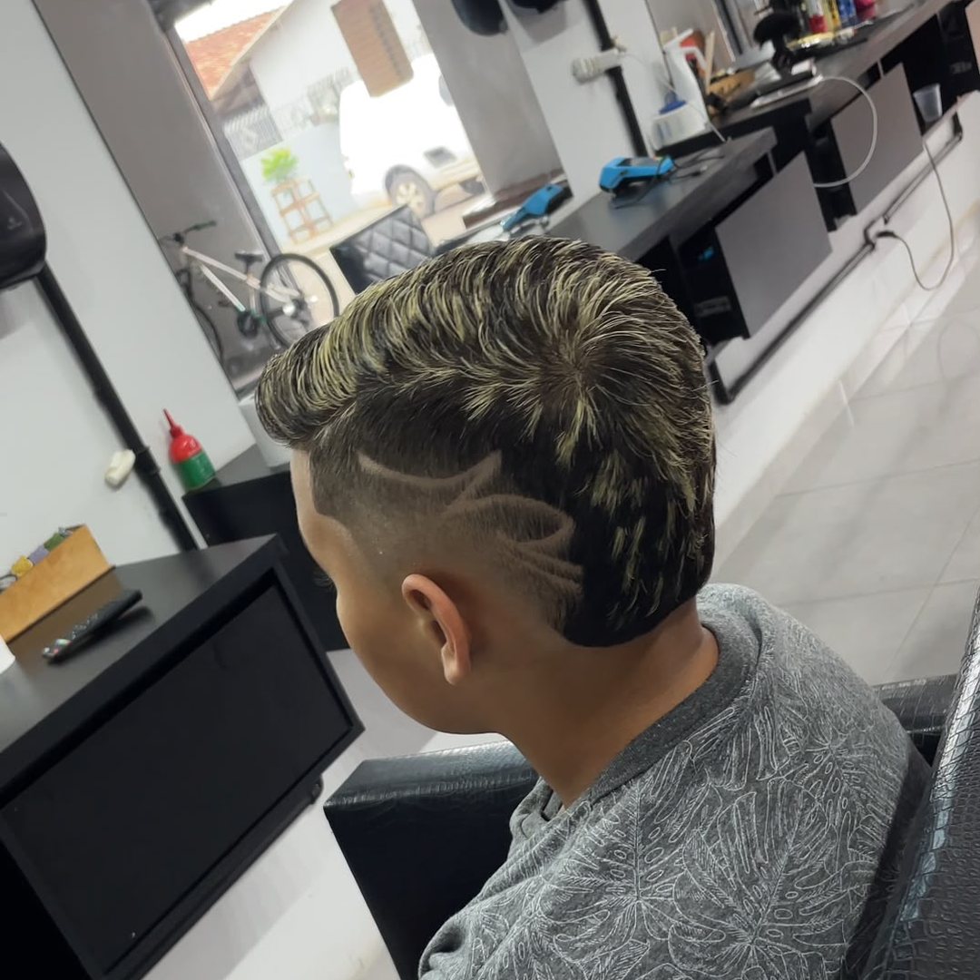 Platinado com degradê lateral — G. Brooklyn Barbearia