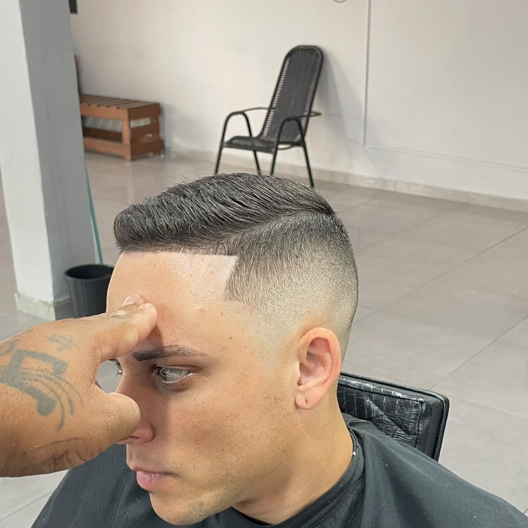 Degradê com risco e barba — G. Brooklyn Barbearia